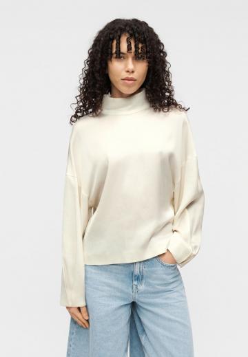 Атласная блузка