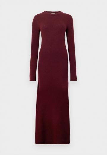Вязаное платье