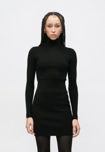 Вязаное платье