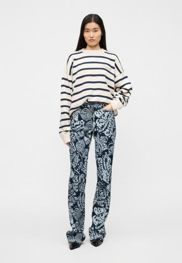 Прямые джинсы