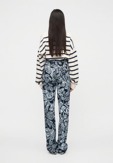 Прямые джинсы