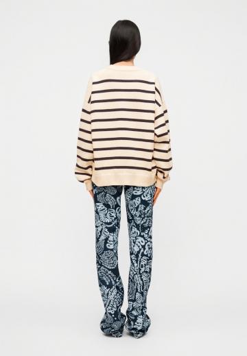 Пуловер в полоску