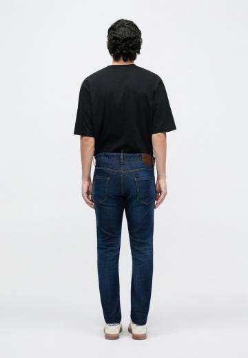 Узкие джинсы