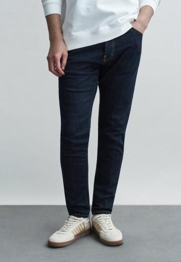 Узкие джинсы
