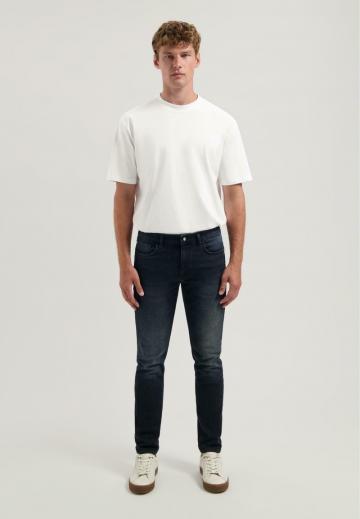 Узкие джинсы