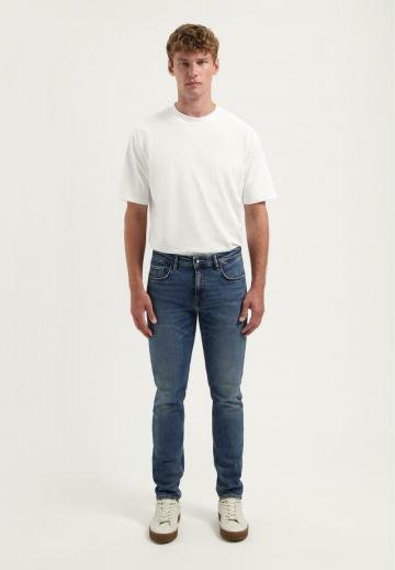 Узкие джинсы