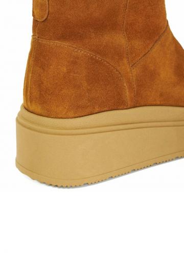 Сапожки на танкетке