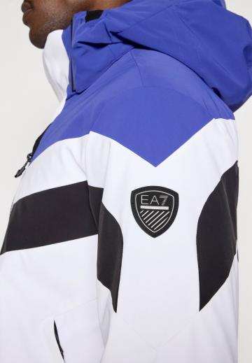 Сноубордическая куртка