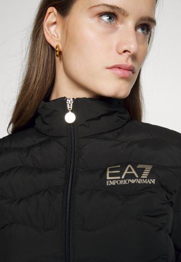 Спортивная куртка