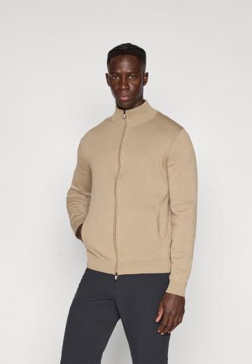 Спортивная кофта