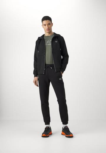 Спортивная кофта