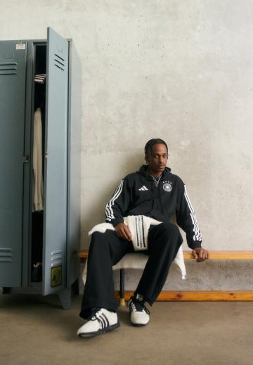 Спортивная кофта