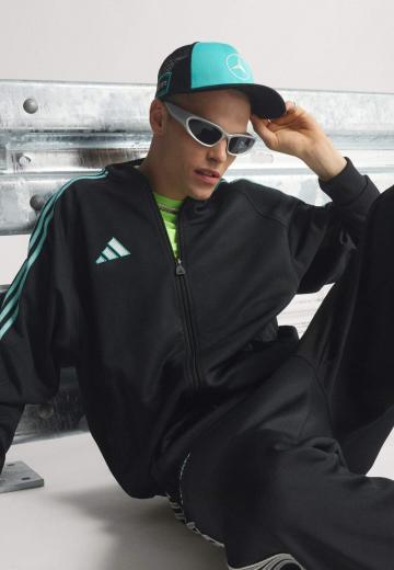 Спортивная кофта