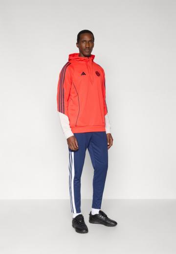 Спортивная кофта