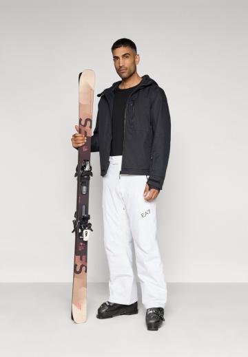 Сноубордическая куртка