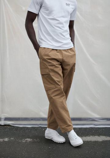 Брюки с накладными карманами