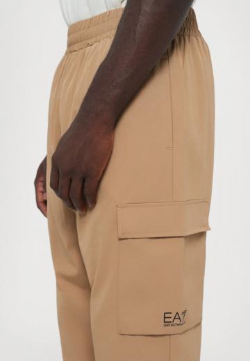 Брюки с накладными карманами