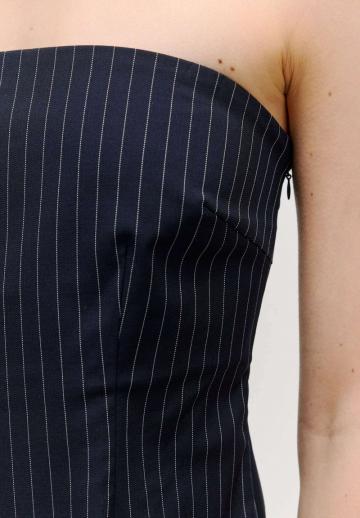 Платье без бретелек