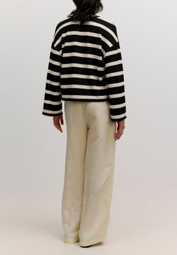 Пуловер в полоску