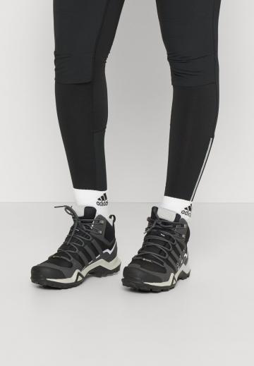 Походные ботинки