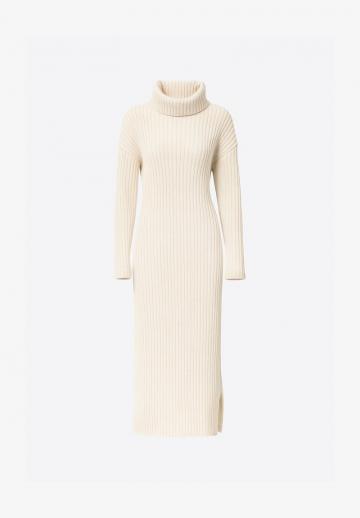 Вязаное платье