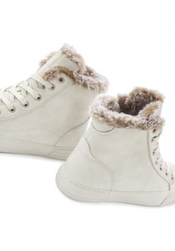 Ботинки на шнуровке