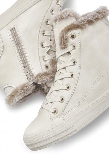 Ботинки на шнуровке