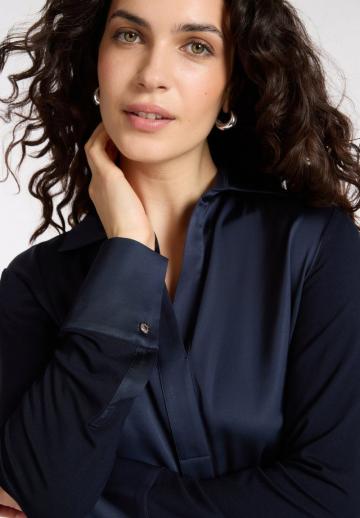 Атласная блузка