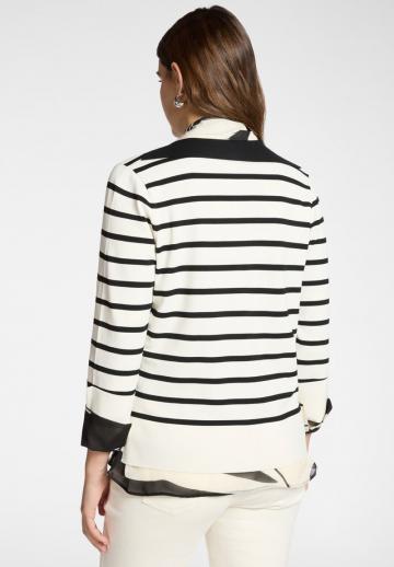 Пуловер с вырезом V