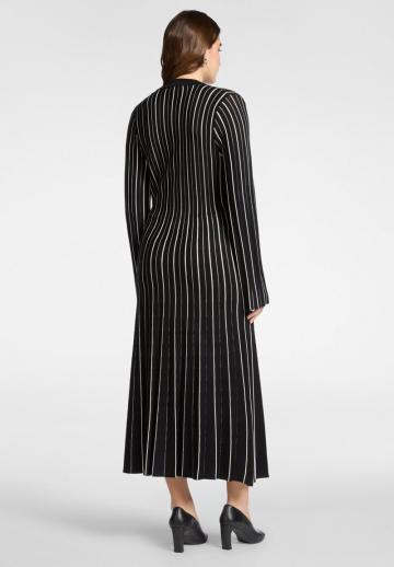 Вязаное платье