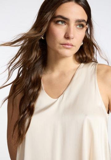 Блузка без рукавов