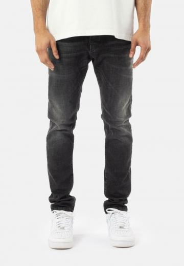 Узкие джинсы