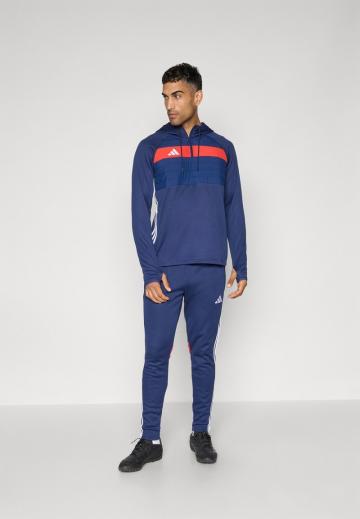 Спортивная кофта