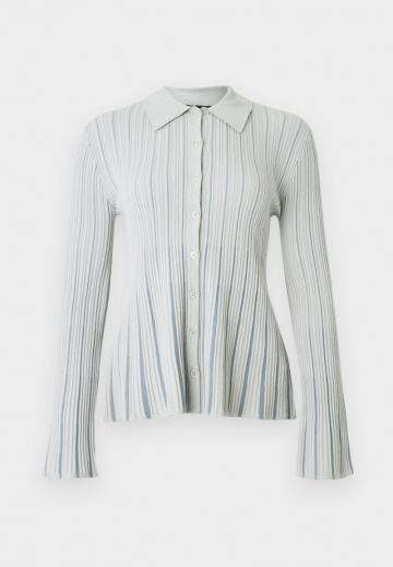 Вязаный жилет