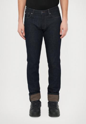 Узкие джинсы