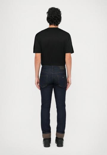 Узкие джинсы