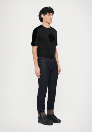 Узкие джинсы