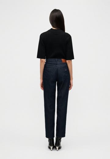 Узкие джинсы