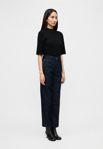 Узкие джинсы