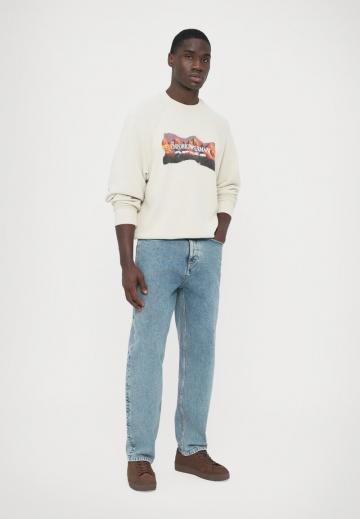 Прямые джинсы