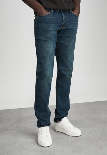 Узкие джинсы