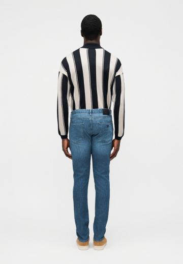 Узкие джинсы