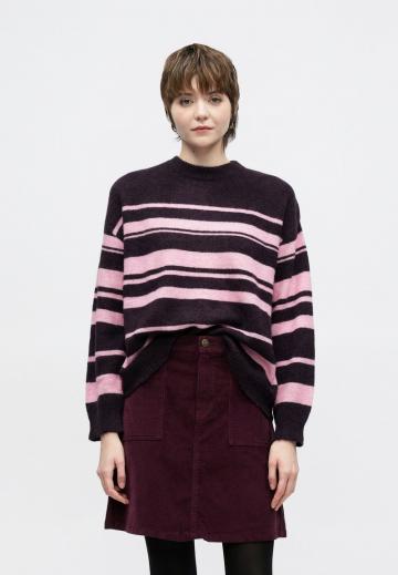 Пуловер в полоску