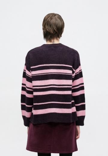 Пуловер в полоску