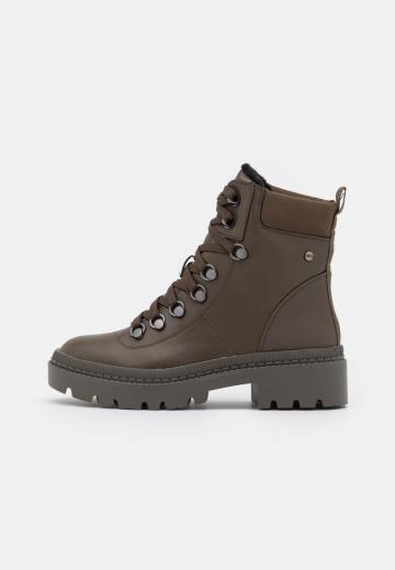 Ботинки на шнуровке