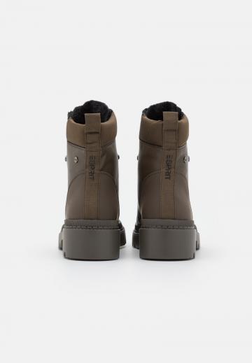 Ботинки на шнуровке