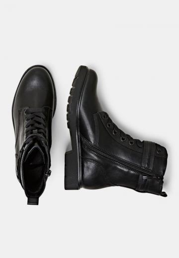 Ботинки на шнуровке