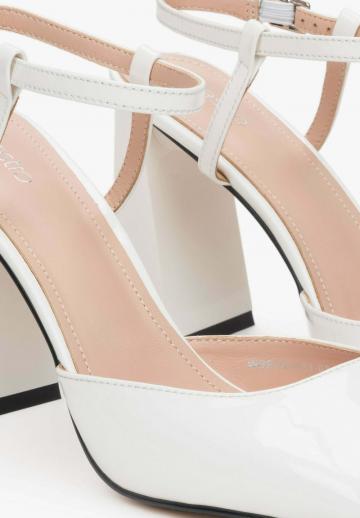 Туфли на высоком каблуке