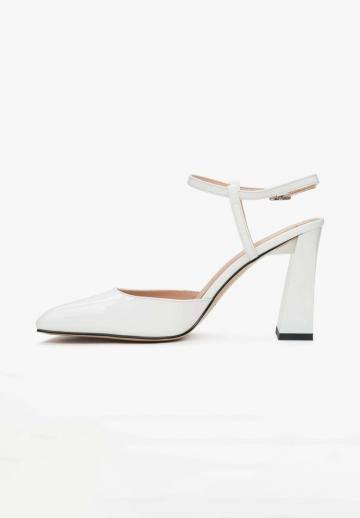 Туфли на высоком каблуке