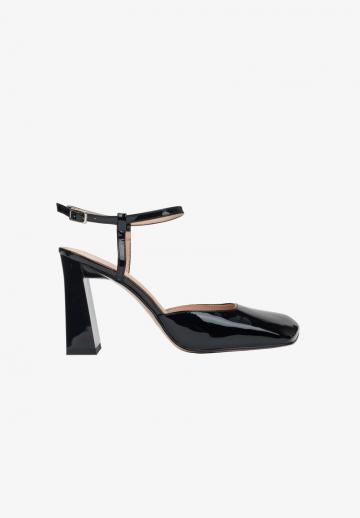 Туфли с ремешком